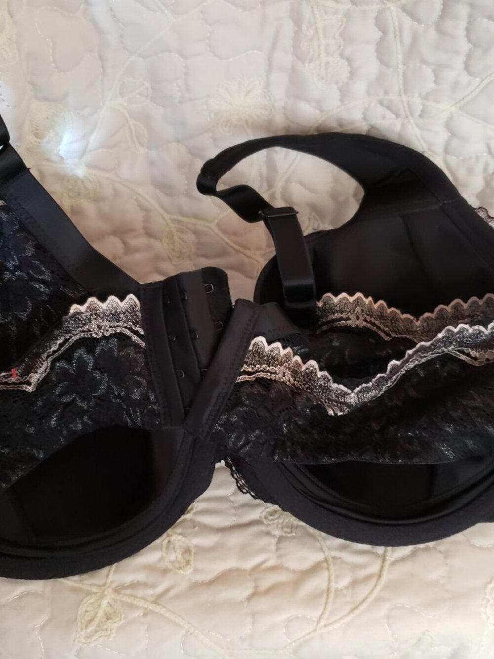 BNWoT BREEZIES intimates jet black / gold lace (40D)